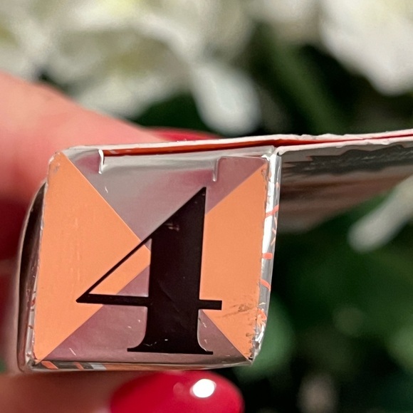 BENEFIT• GIMME BROW+ • SHADE 4 - Picture 3 of 5